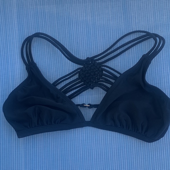 Black bikini top…. a strap that hooks in the back…. beautiful back detail.. - Picture 4 of 8
